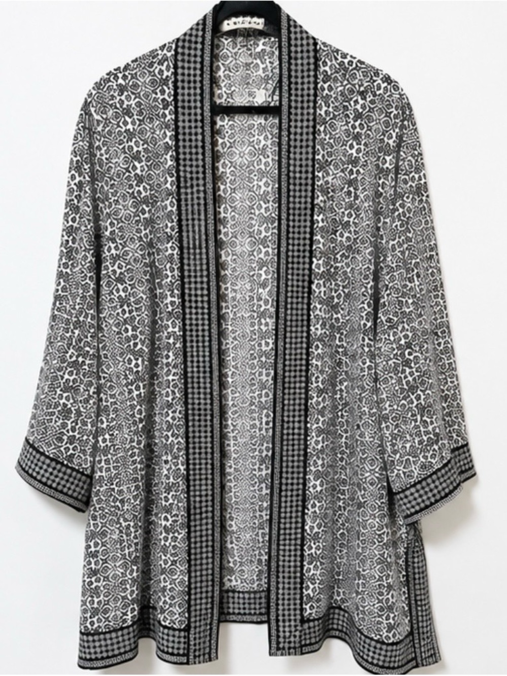 Max Studio Black and White Printed Open-Front Cape